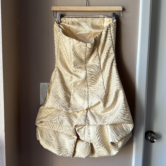 JESSICA MCCLINTOCK Gold Strapless Puffy Mini Party Dress - Picture 4 of 7